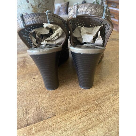 Simply Vera Vera Wang Wedge Slingback Laser Cutout Sandals Brown Women's Sz 6,5 - Picture 3 of 5